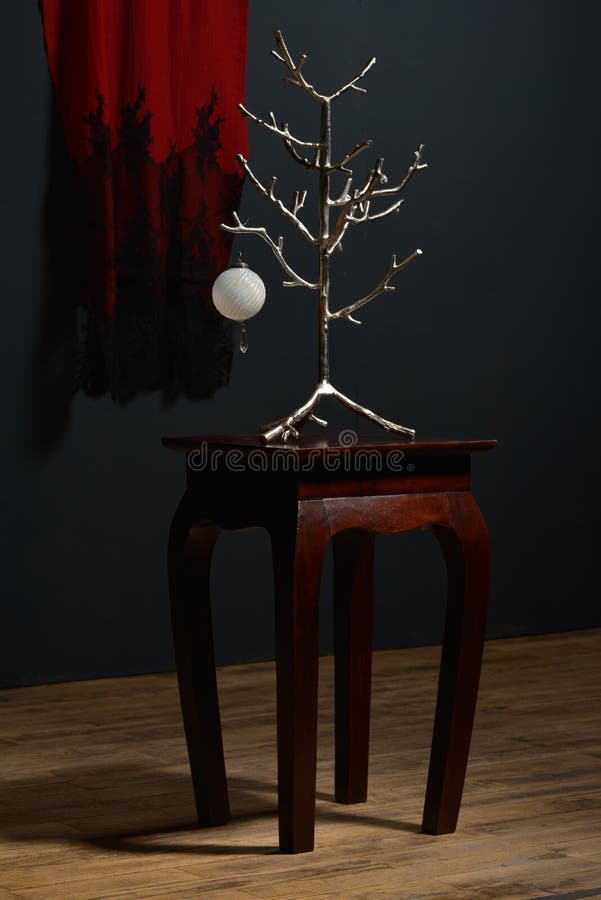 Weihnachtsromantische Dekoration mit schwarzem Braunem und rot zum Silber lizenzfreies stockfoto Weihnachtsromantische Dekoration mit schwarzem Braunem und rot zum Silber lizenzfreies stockfoto