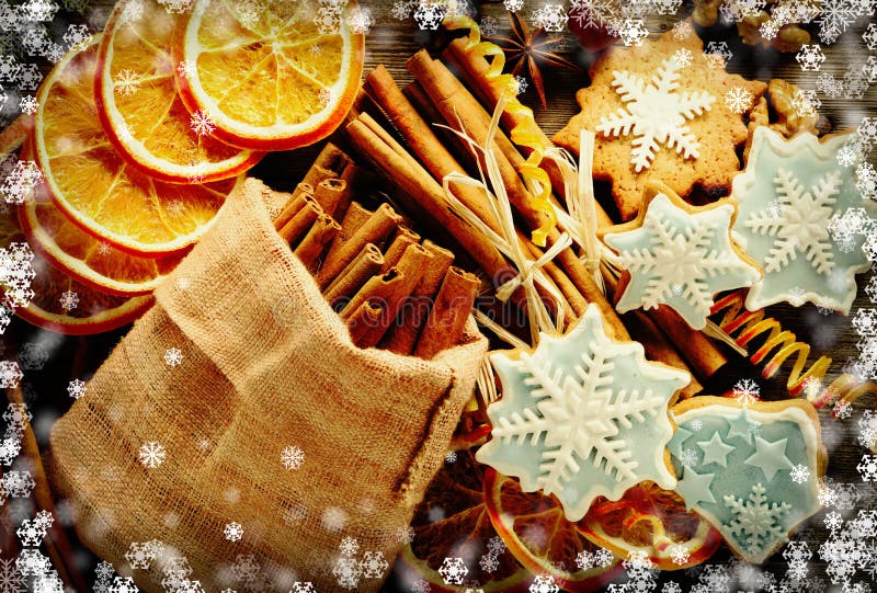 Weihnachtsselbst gemachtes Lebkuchenplätzchen und -gewürze vektor abbildung Weihnachtsselbst gemachtes Lebkuchenplätzchen und -gewürze vektor abbildung