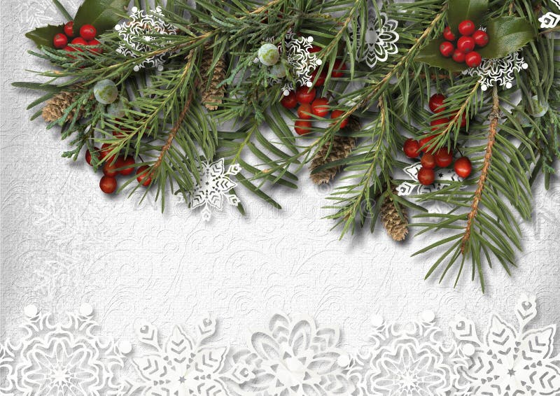 Weihnachtstannen-Baum mit Hooly und Papierschneeflocke auf Holz lizenzfreie stockbilder Weihnachtstannen-Baum mit Hooly und Papierschneeflocke auf Holz lizenzfreie stockbilder