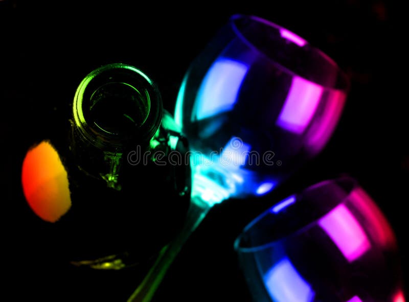 Weinflasche und Becher lizenzfreies stockbild Weinflasche und Becher lizenzfreies stockbild