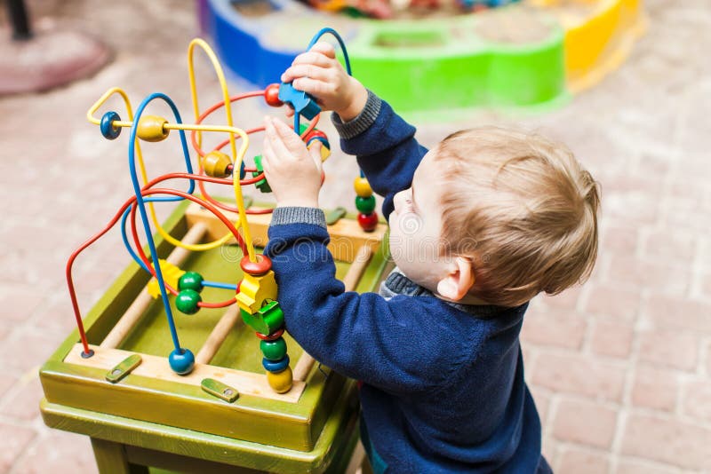 De Leuke 2 Jaar Jongens Speelt Thuis Onderwijsstuk Speelgoed De Leuke 2 Jaar Jongens Speelt Thuis Onderwijsstuk Speelgoed