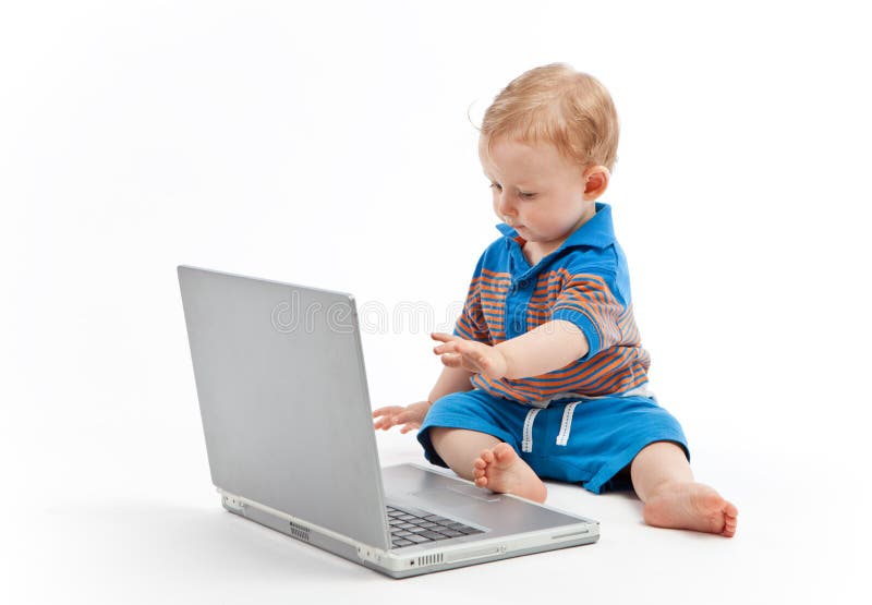 Weinig kind met laptop royalty-vrije stock fotografie Weinig kind met laptop royalty-vrije stock fotografie