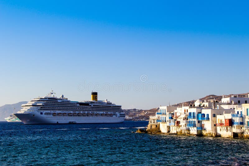 Klein Venetië en Cruiseschip stock fotografie