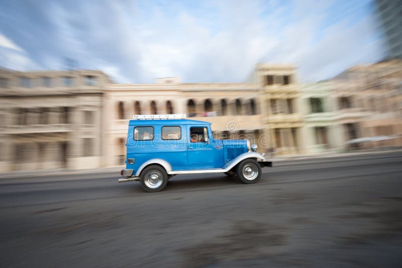 Weinlese-blaues amerikanisches Taxi-Auto Havana Cuba