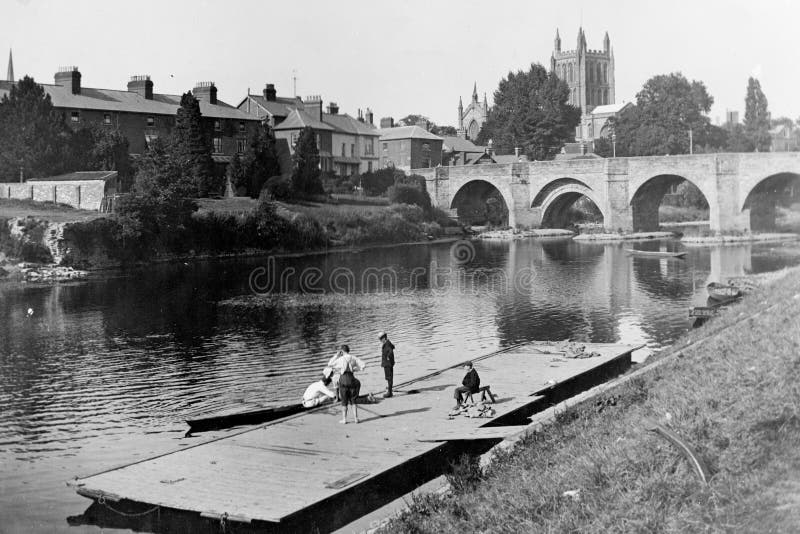 Weinlese-Foto-Fluss-Ypsilon 1897 und Kathedrale, Hereford lizenzfreie stockfotos Weinlese-Foto-Fluss-Ypsilon 1897 und Kathedrale, Hereford lizenzfreie stockfotos