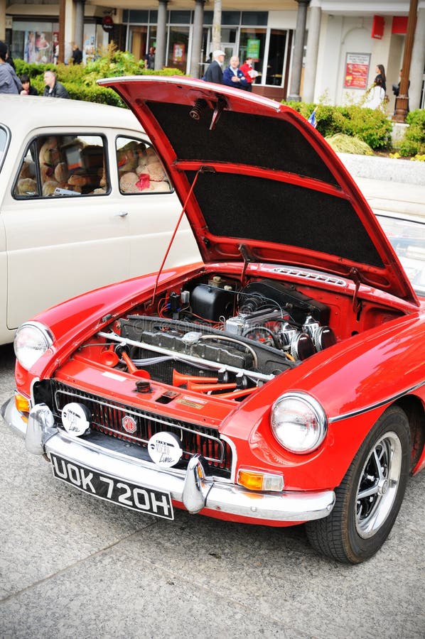 Vintage car service demonstration during the retro cars show in Nottingham, England (29th April 2011). Vintage car service demonstration during the retro cars show in Nottingham, England (29th April 2011)