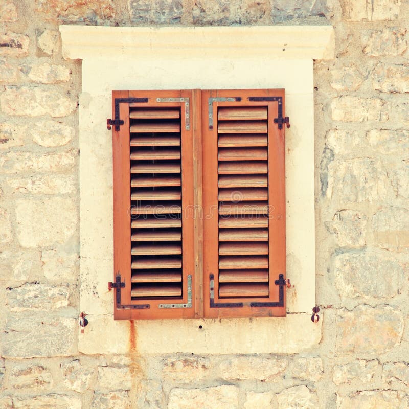 Zwei Alte Geschlossene Italienische Fenster Mit