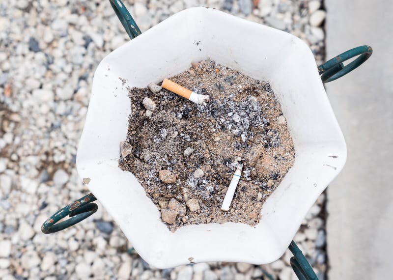 Uteruik Selbstlöschender Aschenbecher - Leuchtet Im Dunkeln, Auto-tauglich