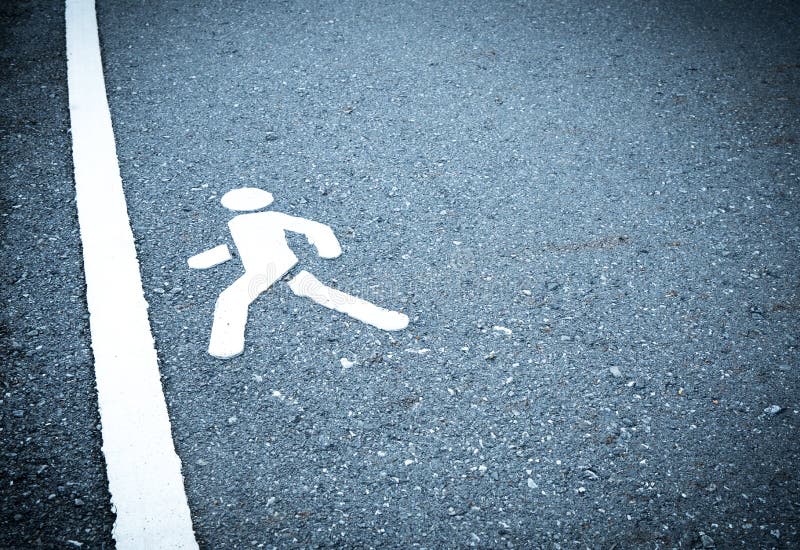 Weiß gemaltes Zeichen auf Asphalt Leute werden in die Ziellinie treten Haben Sie nicht Angst, über Hinderniskonzept zu treten stockfoto Weiß gemaltes Zeichen auf Asphalt Leute werden in die Ziellinie treten Haben Sie nicht Angst, über Hinderniskonzept zu treten stockfoto