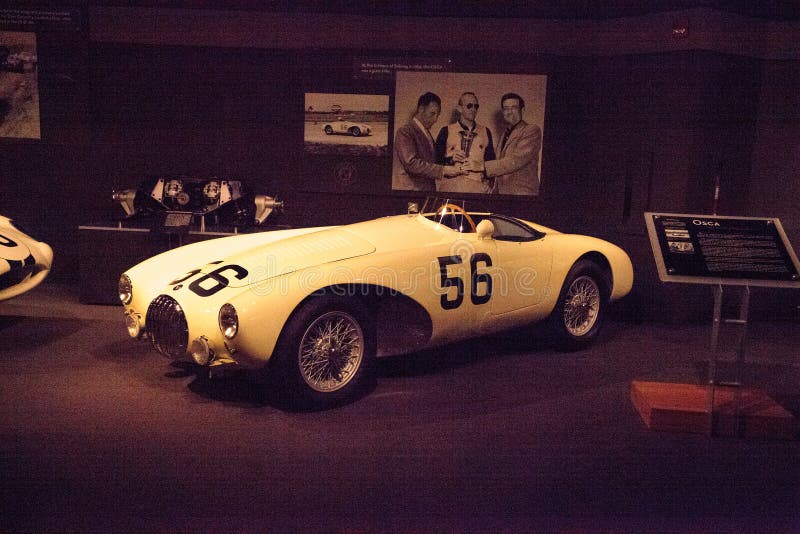 Weiß Maserati 1954 Osca 1500 cm-Sport-Rennläufer lizenzfreie stockbilder Weiß Maserati 1954 Osca 1500 cm-Sport-Rennläufer lizenzfreie stockbilder