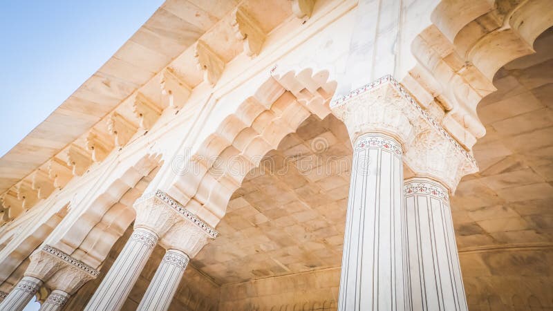 Weiße Marmorsäulen und Innenraum an Agra-Fort in Agra, Indien der Kaiserräume stockfotos Weiße Marmorsäulen und Innenraum an Agra-Fort in Agra, Indien der Kaiserräume stockfotos