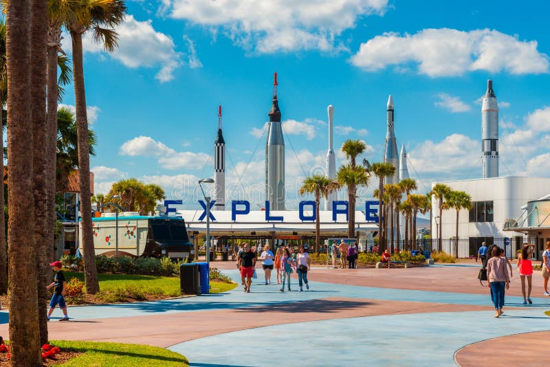 Wejście centrum lotów kosmicznych imienia johna f. kennedyego w przylądku Canaveral Floryda