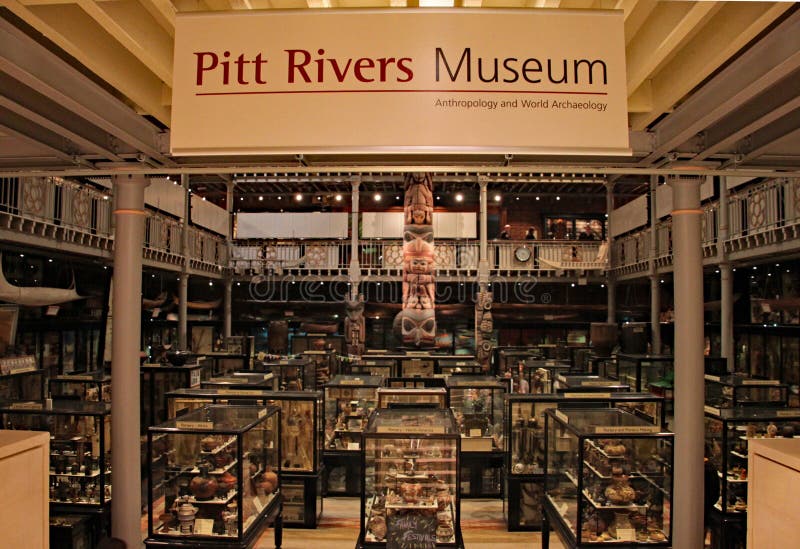 Wejście Pitt rzeki Muzealne w Oxford Kolekcja nad pół miliona archeological i antropologiczni artefakty zdjęcie stock Wejście Pitt rzeki Muzealne w Oxford Kolekcja nad pół miliona archeological i antropologiczni artefakty zdjęcie stock