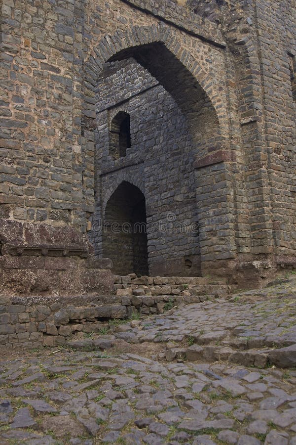 Wejście szczytu fort przy Mandu, India obrazy stock Wejście szczytu fort przy Mandu, India obrazy stock