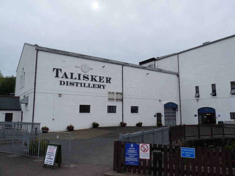 Wejście Talisker whisky destylarnia obraz royalty free Wejście Talisker whisky destylarnia obraz royalty free