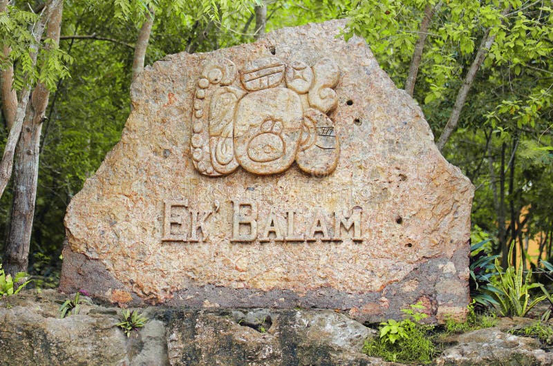 Wejściowy znak dla Majskich ruin Ek Balam. Jukatan