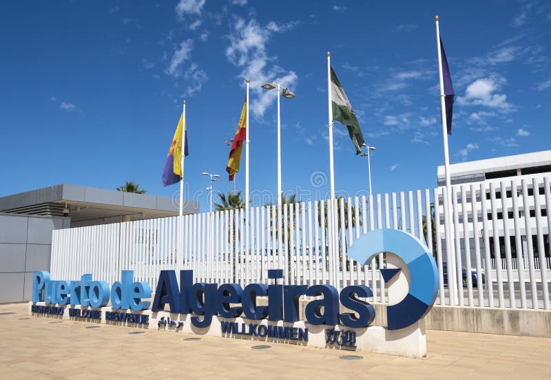 Bienvenidos! (Welcome! In Spanish) Sign With Arrow On Beach Background  Stock Photo, Picture and Royalty Free Image. Image 61777657.