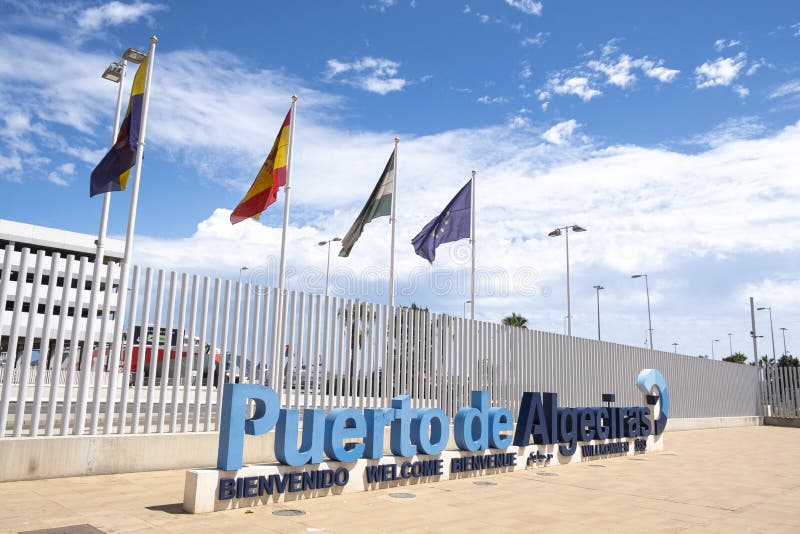 Bienvenidos! (Welcome! In Spanish) Sign With Arrow On Beach Background  Stock Photo, Picture and Royalty Free Image. Image 61777657.