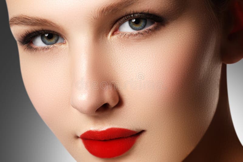 Wellness, estetiche e retro stile elegante Ritratto del primo piano della s fotografie stock libere da diritti Wellness, estetiche e retro stile elegante Ritratto del primo piano della s fotografie stock libere da diritti