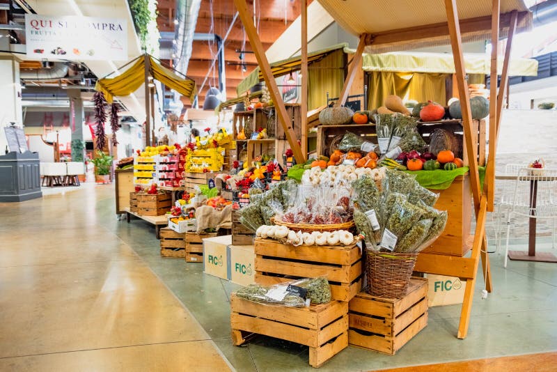 Welt Fruchtgemüse-Marktstall Fico Eataly - Bologna - Italien lizenzfreie stockfotografie Welt Fruchtgemüse-Marktstall Fico Eataly - Bologna - Italien lizenzfreie stockfotografie