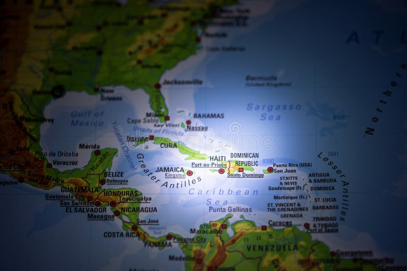 Wereldkaart met selectieve focus op dominicaanse republiek santo domingo haiti jamaica caribboon sea