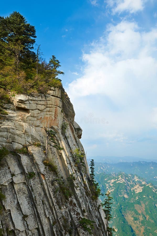 The west peak cliff_Hua mountain_xian