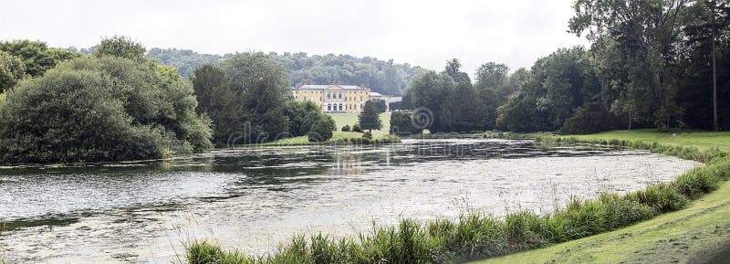 West-Wycombe-Park angesehen über See stockfoto West-Wycombe-Park angesehen über See stockfoto