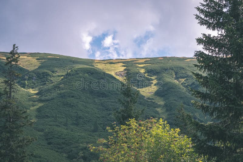 Západní Karpaty horské panorama za jasného dne - vintage retro vzhled