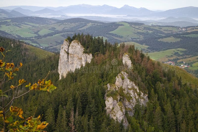 Západní Tatry, Sivý vrch - pohled na oravskou stranu. V pozadí skrytá v mlze Oravská přehrada