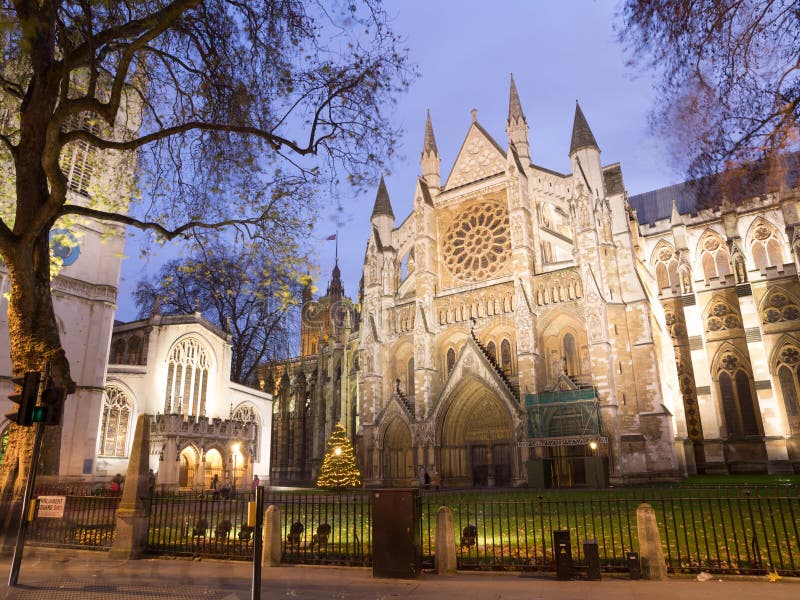 Westminster Abbey At Night em Londres fotografia de stock Westminster Abbey At Night em Londres fotografia de stock