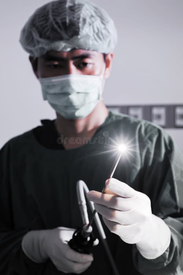 Weterynarza doktorski funkcjonujący pokój dla laparoscopic chirurgicznie (sztuki oświetlenie strzelający) obrazy royalty free Weterynarza doktorski funkcjonujący pokój dla laparoscopic chirurgicznie (sztuki oświetlenie strzelający) obrazy royalty free