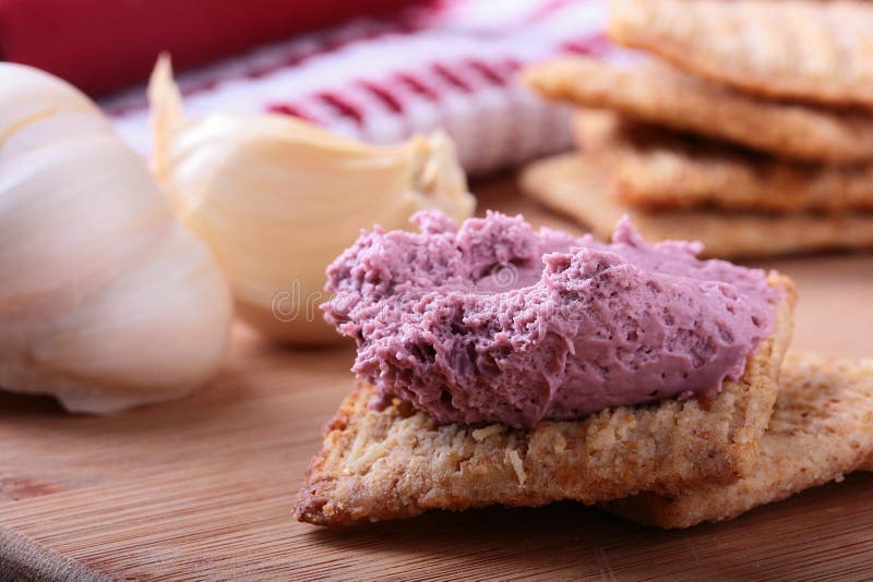 Wheat crackers with cream.