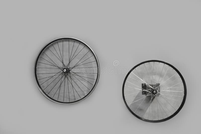 Wheels spinning, chasing separated effort, grey background