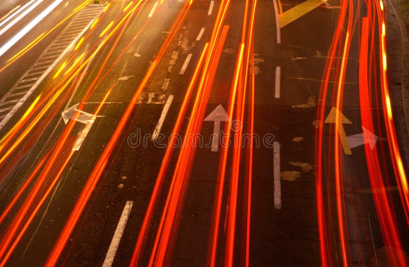 Ocupado la ciudad calles auto pistas a dardos desplegado forma.