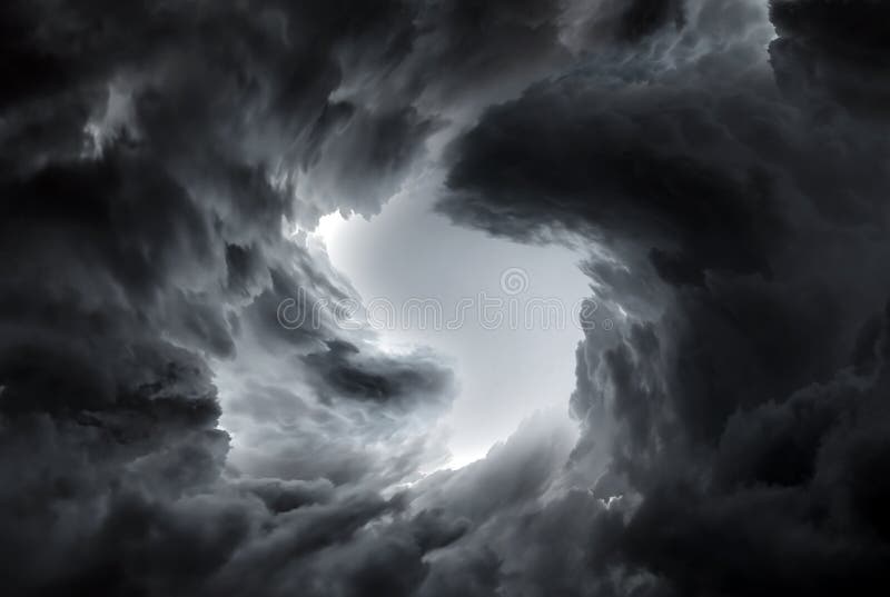 Túnel en oscuro a nubes.