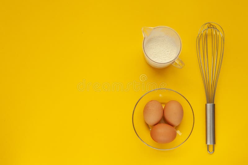 https://thumbs.dreamstime.com/b/whisk-plastic-cup-whipping-yellow-background-dishes-preparation-whipped-products-whisk-plastic-cup-180779459.jpg