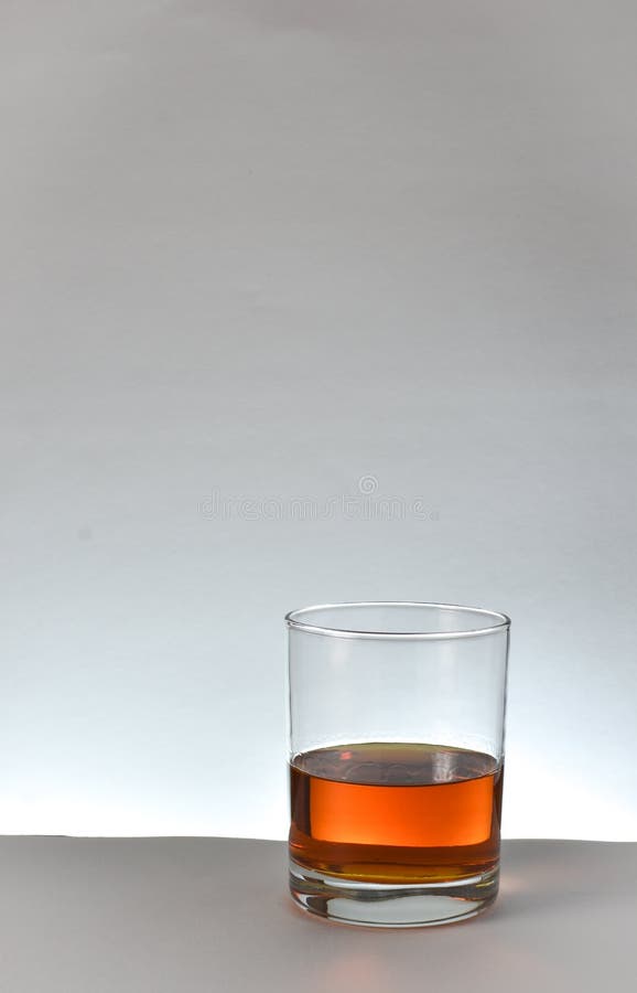 Whiskey de bourbon en verre images libres de droits Whiskey de bourbon en verre images libres de droits