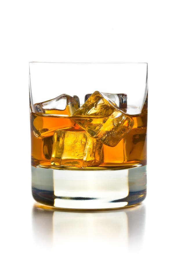 Whisky im Glas mit Eis stockfoto. Bild von nahaufnahme 96624284