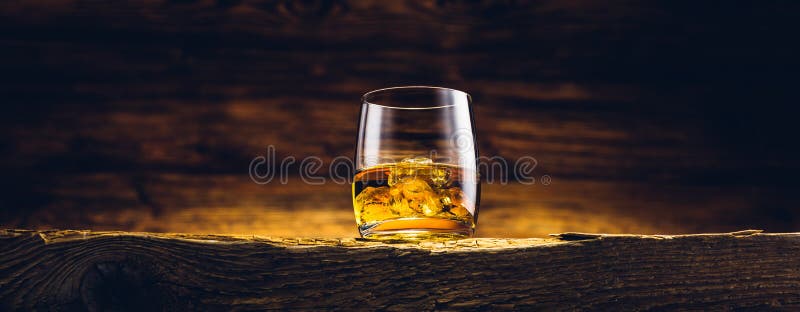 Whiskyglas op de oude lijst