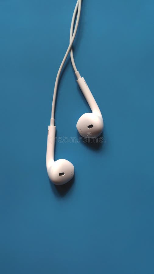 Minimalistic Earbuds Wallpaper by FredrikArnstad on DeviantArt