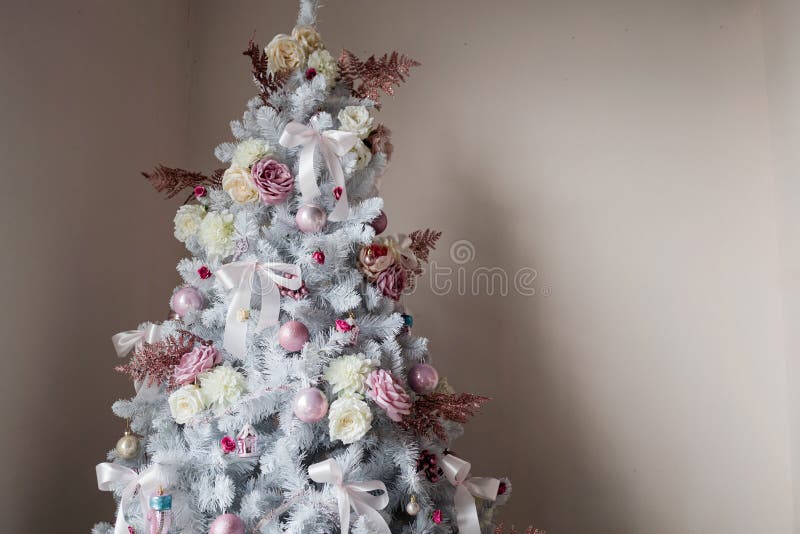 White artificial christmas tree new year concept royalty-vrije stock foto's
