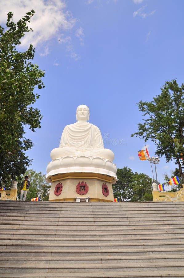 White big buddha statue editorial stock image. Image of asia 85291239