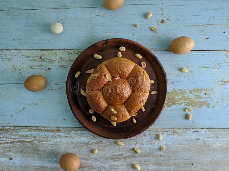White bread with nuts on clay plate royalty free stock photos White bread with nuts on clay plate royalty free stock photos