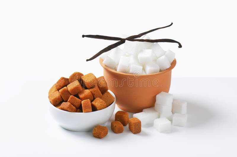 White and brown sugar cubes
