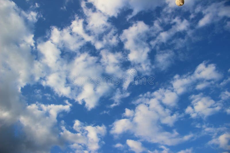 2+ Thousand Cotton Ball Clouds Royalty-Free Images, Stock Photos