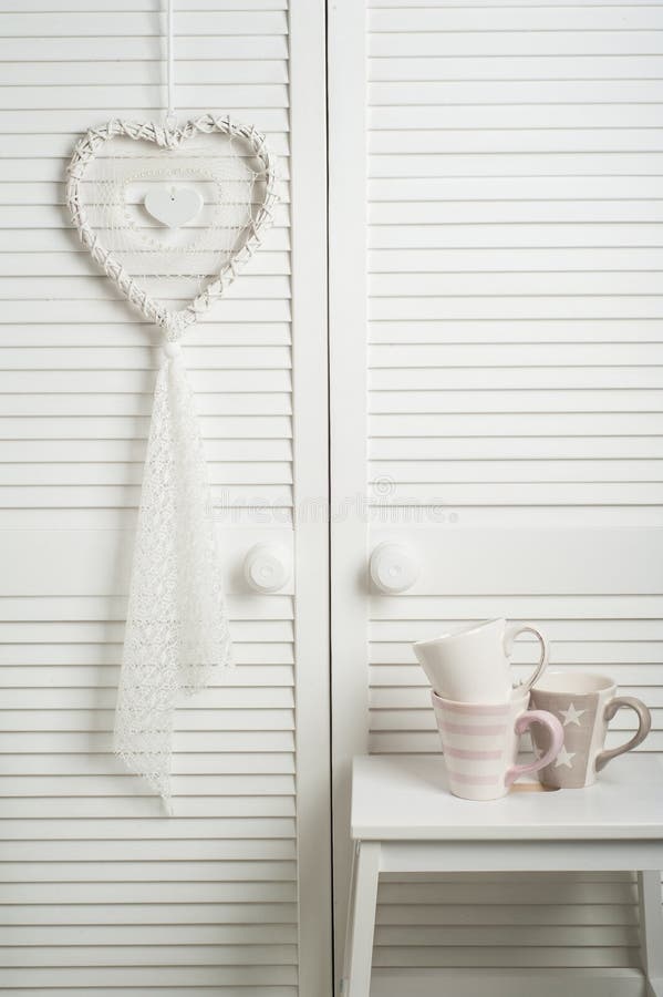 White dream catcher with mugs