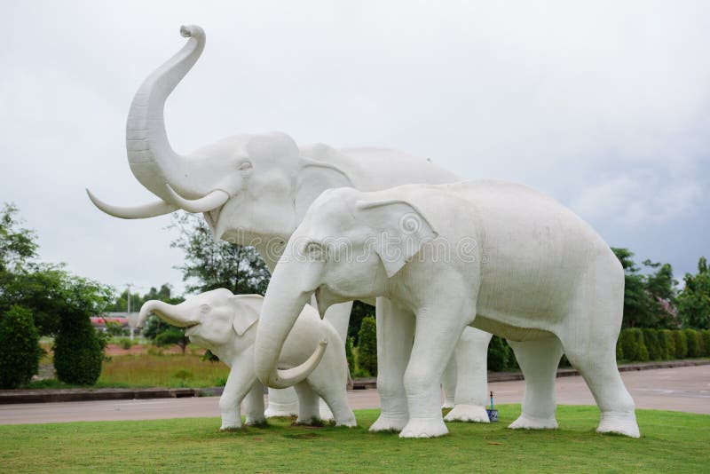 https://thumbs.dreamstime.com/b/white-elephant-statue-garden-100645271.jpg