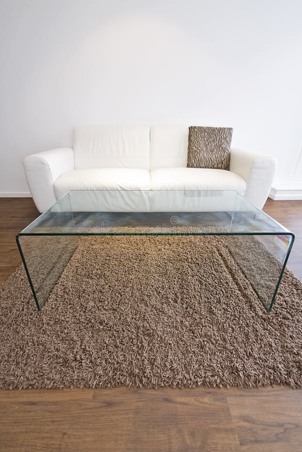 White för sofa för detaljlädervardagsrum arkivfoto