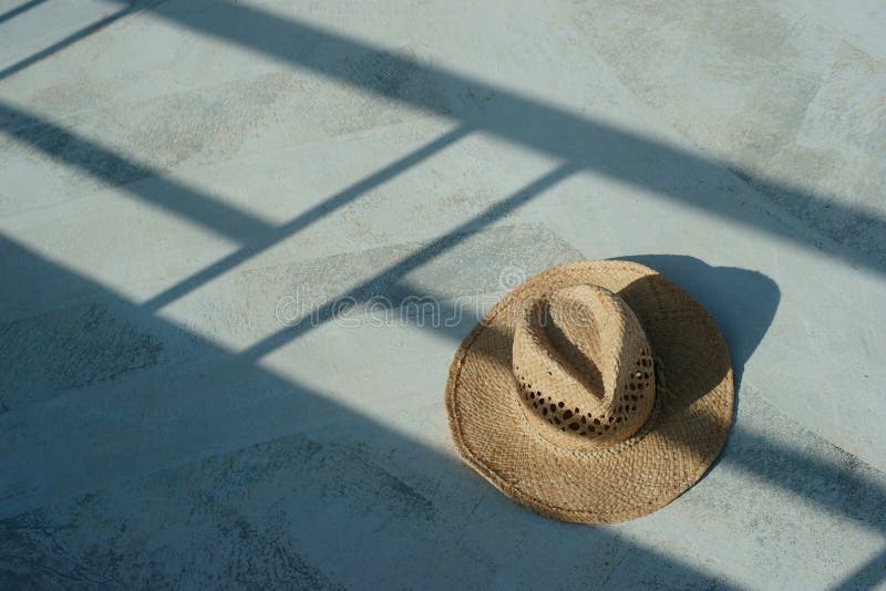white för sugrör för bana för bakgrundsclipping hatt isolerad royaltyfri foto white för sugrör för bana för bakgrundsclipping hatt isolerad royaltyfri foto