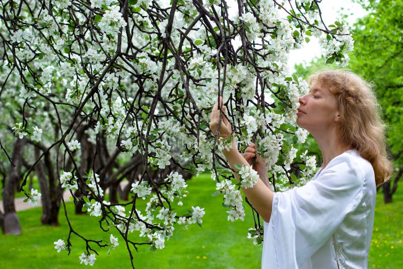 White lady and white flowers